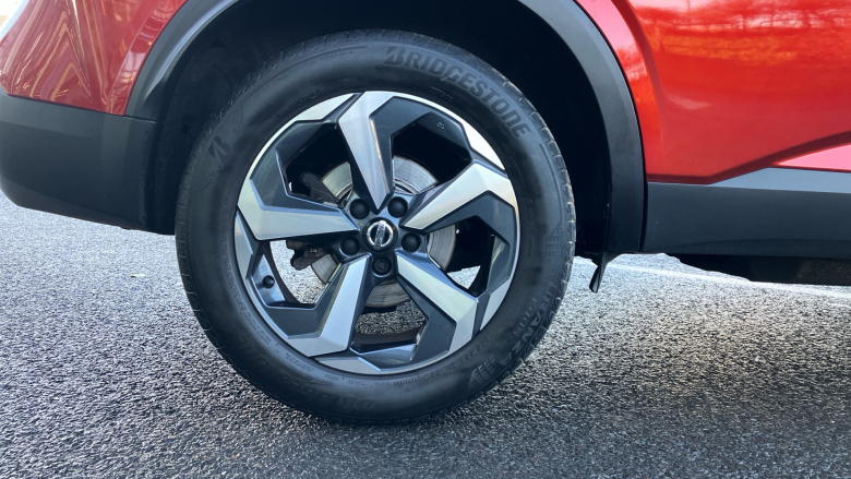 Nissan Qashqai 1.3 DiG-T MH 158 N-Connecta 5dr Xtronic Petrol Hatchback